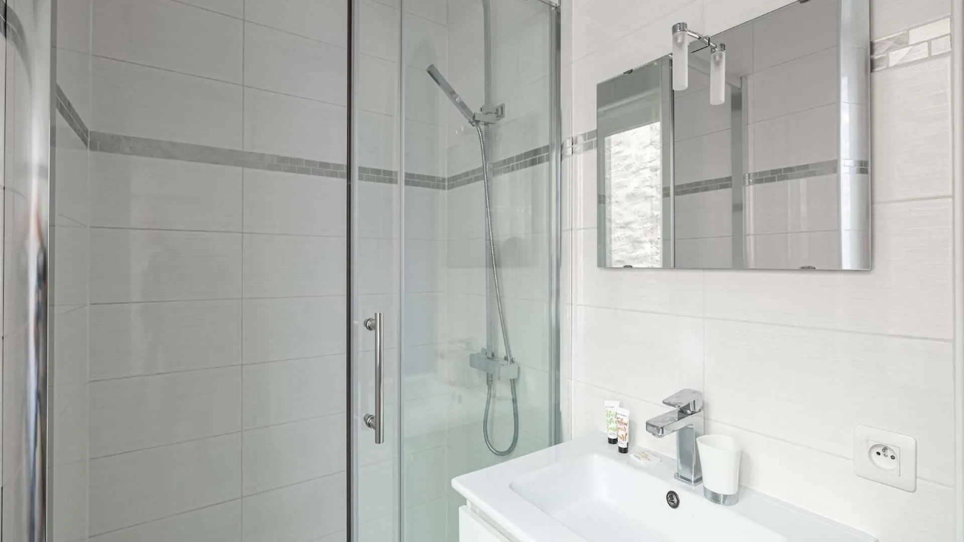 Beautiful Renovated Apartment - Near Croisette - 1Br 4P Cannes